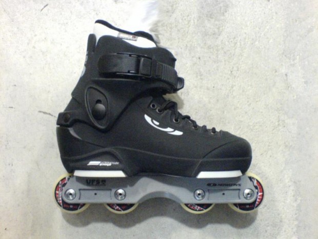 Salomon team skates